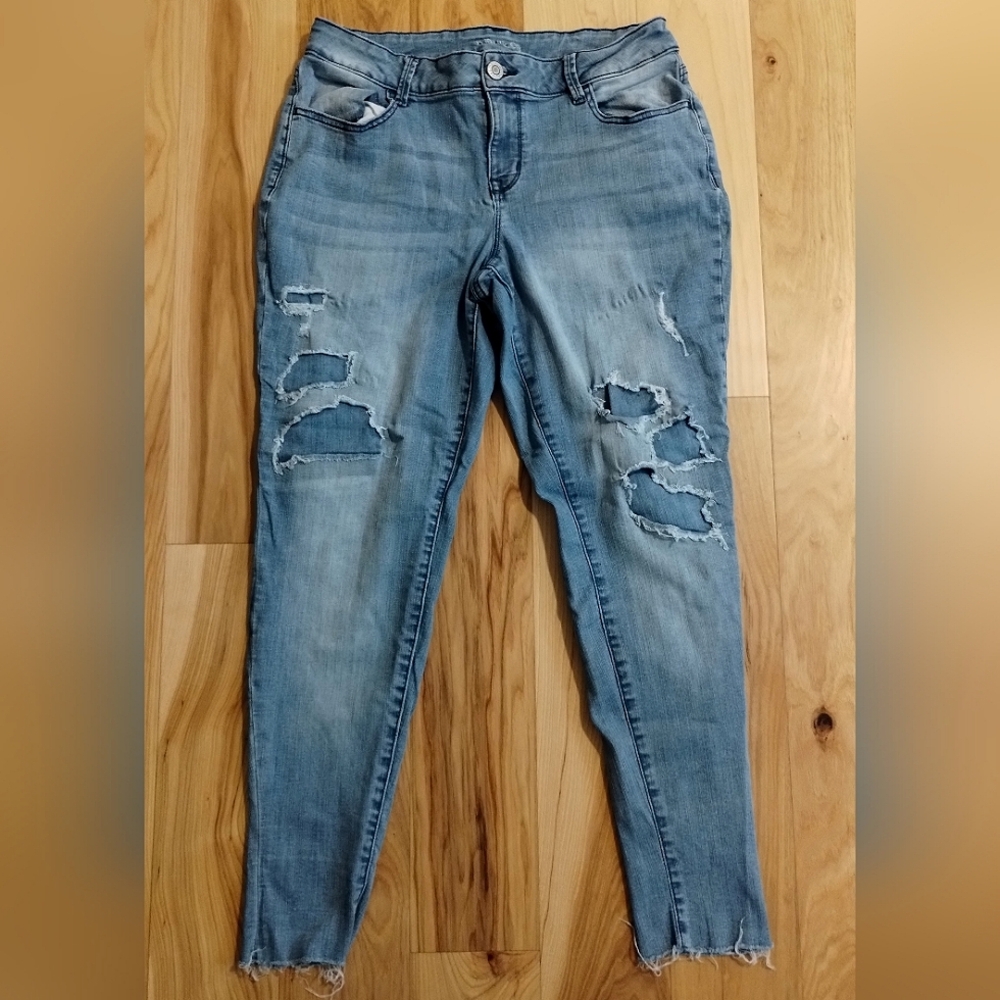 Maurice's Distressed ankle cut jeggings